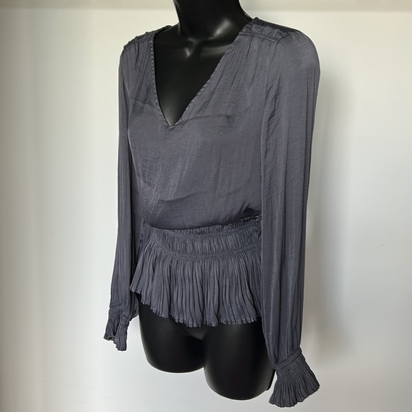 PHILOSOPHY Gray Satin V-neck Blouse, size Medium - Picture 5 of 16